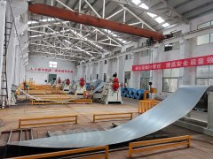 Swing feeder